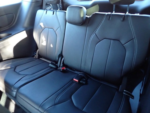 New 2026 Chrysler Pacifica Select image 14