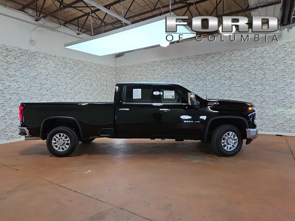 Used 2024 Chevrolet Silverado 3500 LTZ w/ LTZ Convenience Package image 9