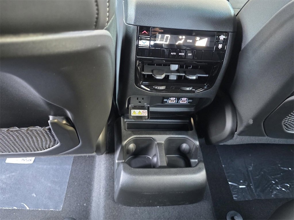 New 2025 Jeep Grand Cherokee L Altitude image 10