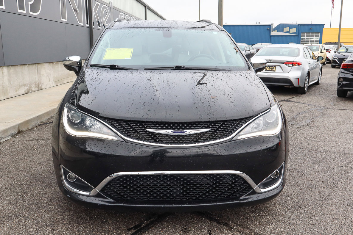 Used 2020 Chrysler Pacifica Limited image 2
