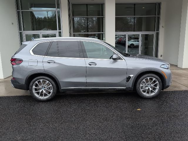 New 2026 BMW X5 xDrive50e w/ Premium Package image 2
