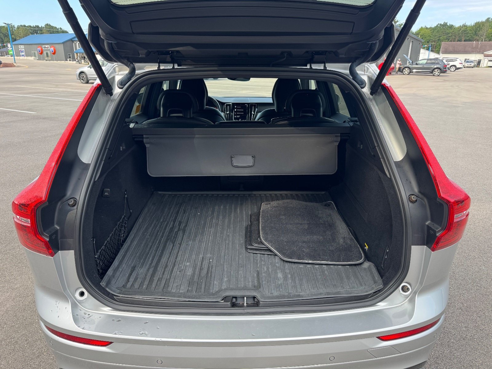 Used 2019 Volvo XC60 T5 R-Design AWD/4WD image 14