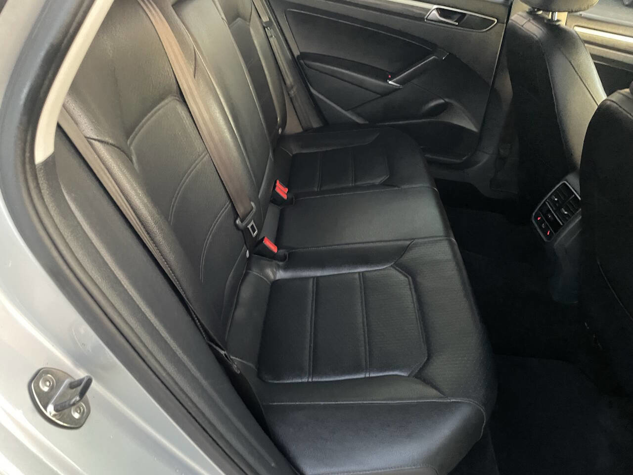 Used 2018 Volkswagen Passat 2.0T SE image 20