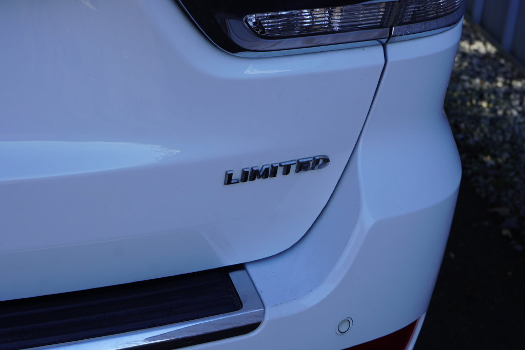 Used 2015 Jeep Grand Cherokee Limited AWD/4WD image 8