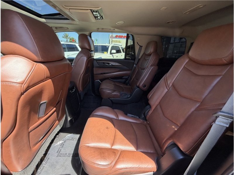 Used 2018 Cadillac Escalade Premium Luxury AWD/4WD image 23