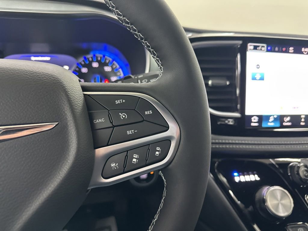 New 2026 Chrysler Pacifica Limited image 31