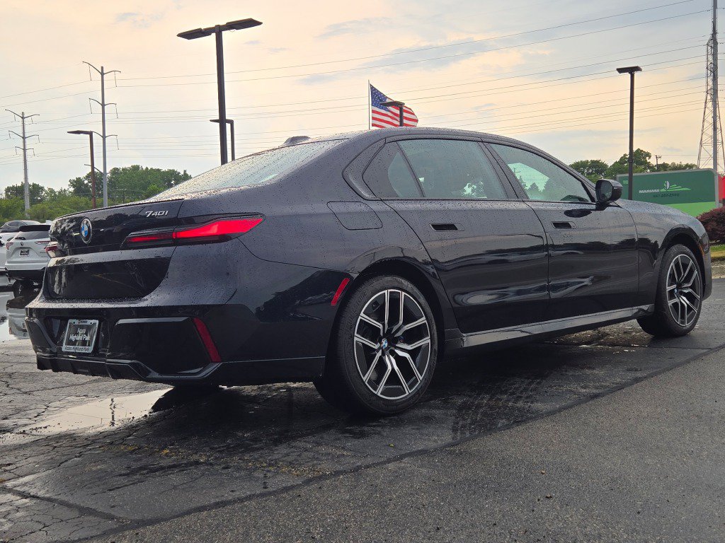 Used 2025 BMW 740i xDrive w/ Premium Package AWD/4WD image 16