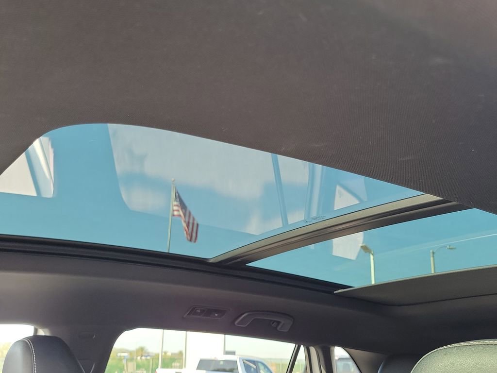 Used 2020 Volkswagen Atlas Cross Sport SE w/ Panoramic Sunroof Package image 18