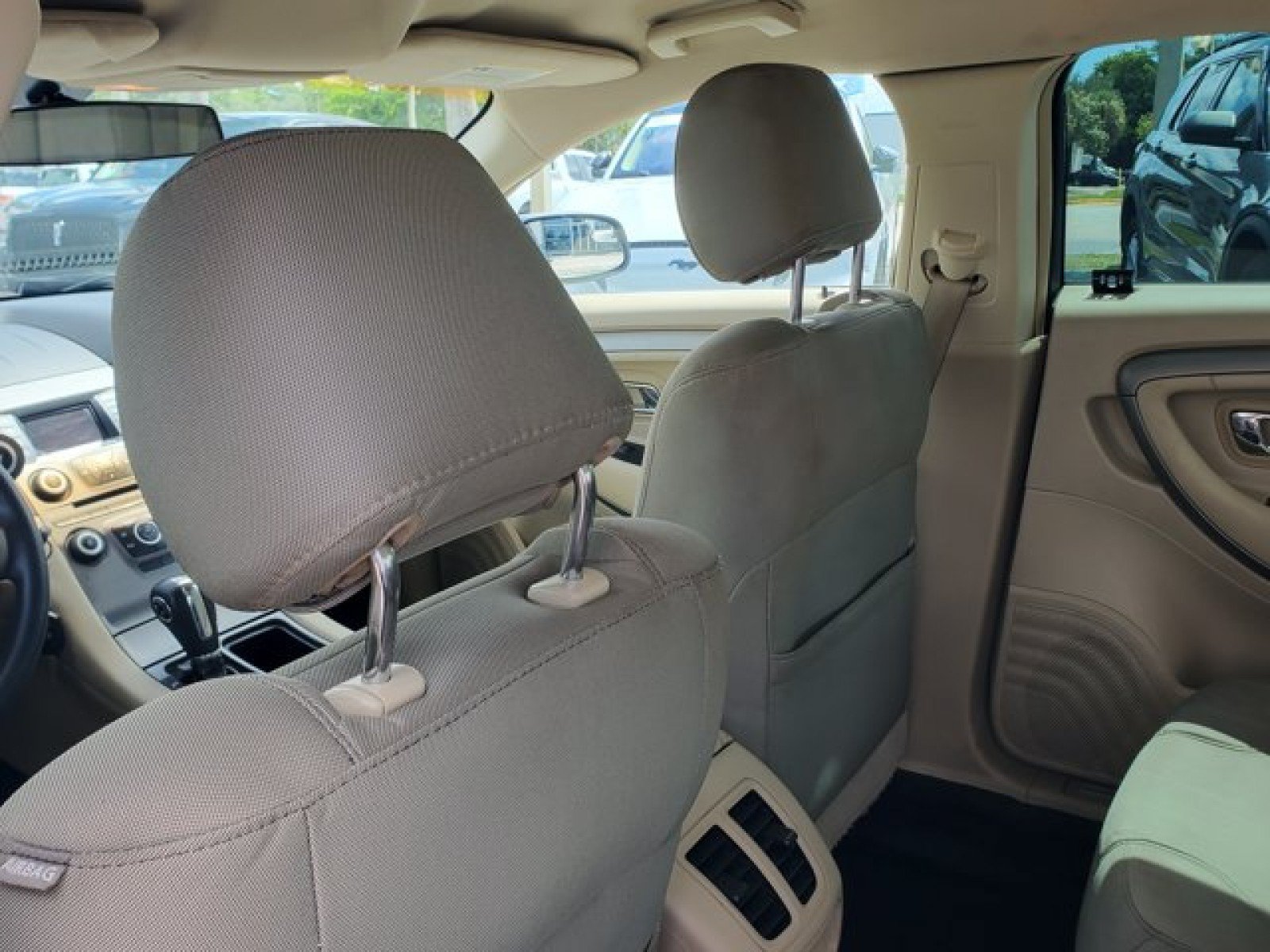 Used 2014 Ford Taurus SE FWD image 23