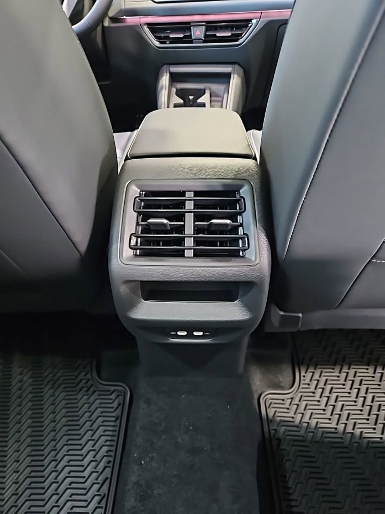 New 2026 Volkswagen Tiguan SE AWD/4WD image 18