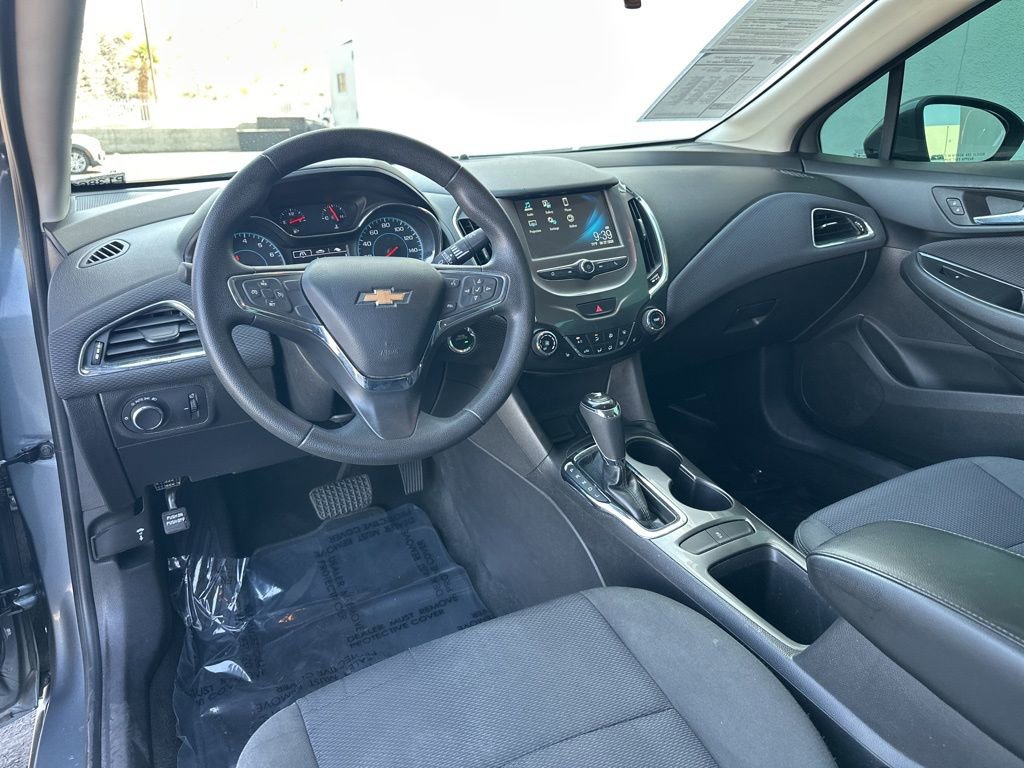 Used 2018 Chevrolet Cruze LT w/ Convenience Package FWD image 14