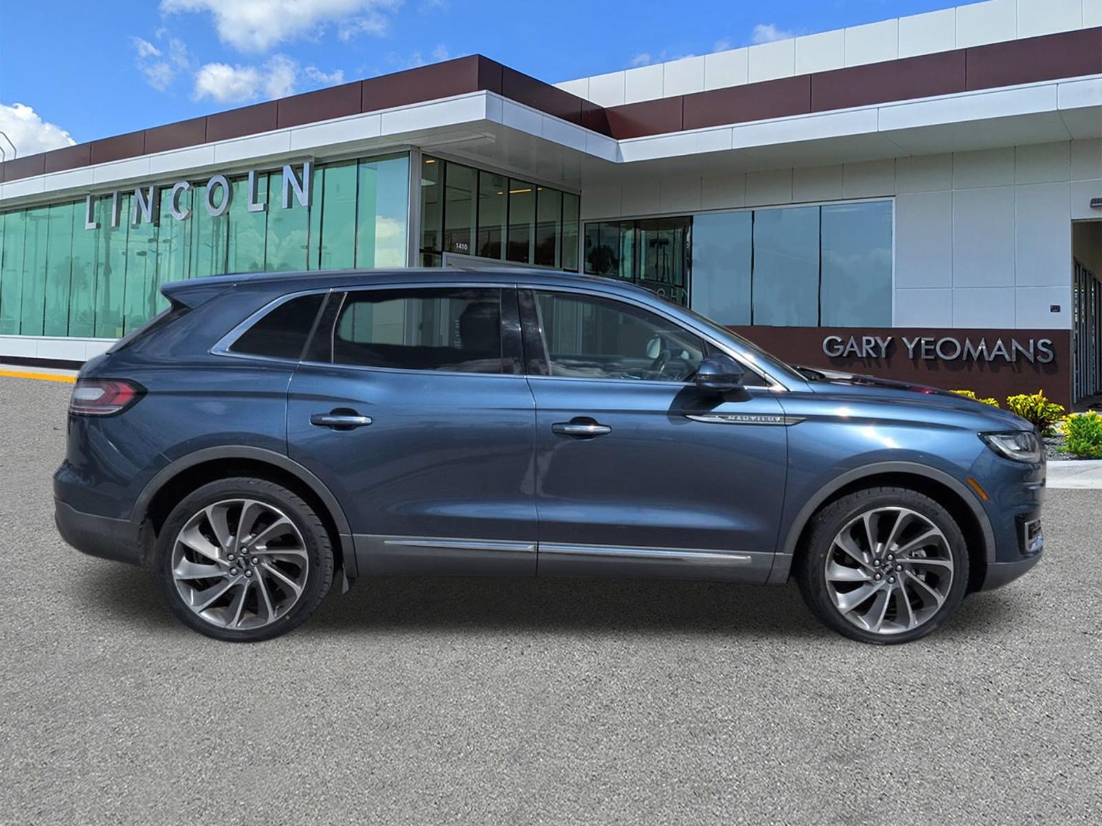 Certified 2019 Lincoln Nautilus Reserve w/ Driver Assistance Package AWD/4WD image 3