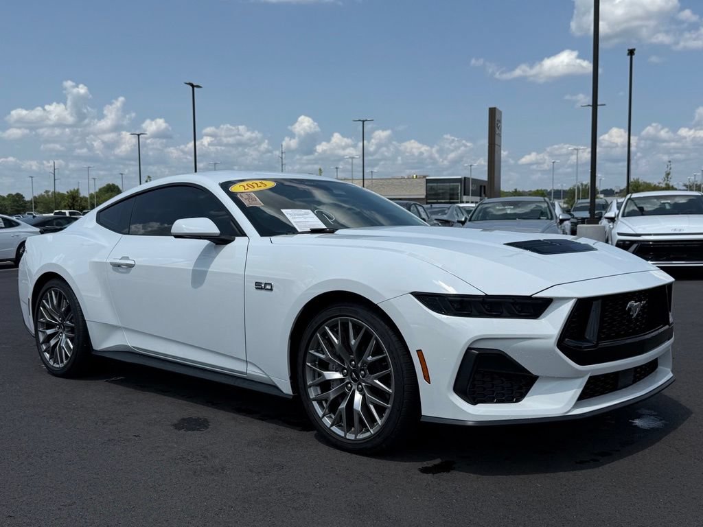 Used 2025 Ford Mustang GT Premium RWD image 3