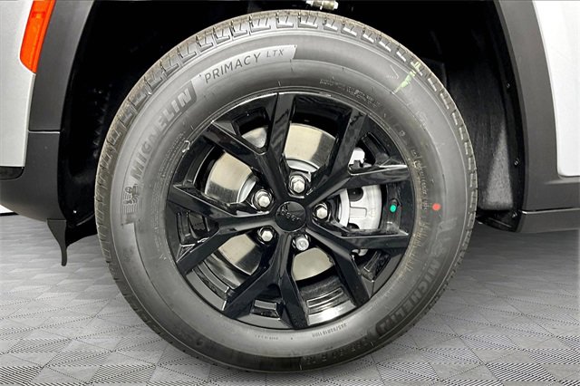New 2025 Jeep Grand Cherokee L Altitude image 13