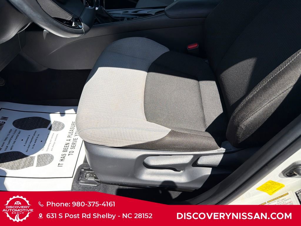 Used 2019 Toyota C-HR XLE FWD image 12