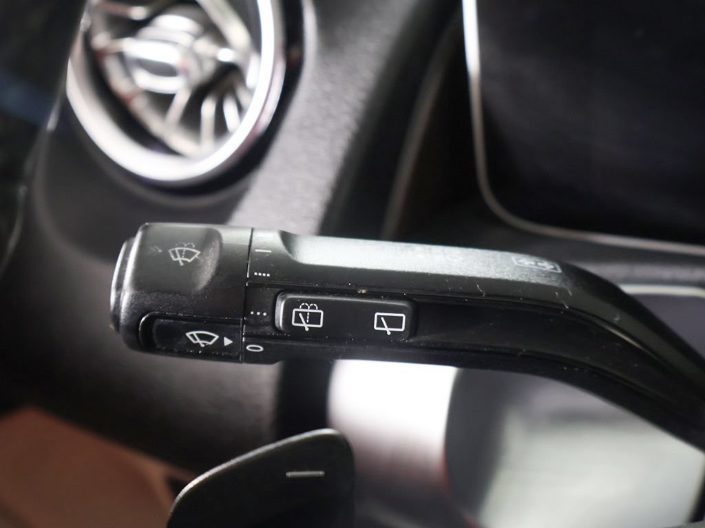 Used 2021 Mercedes-Benz GLB 250 4MATIC w/ Premium Package image 40