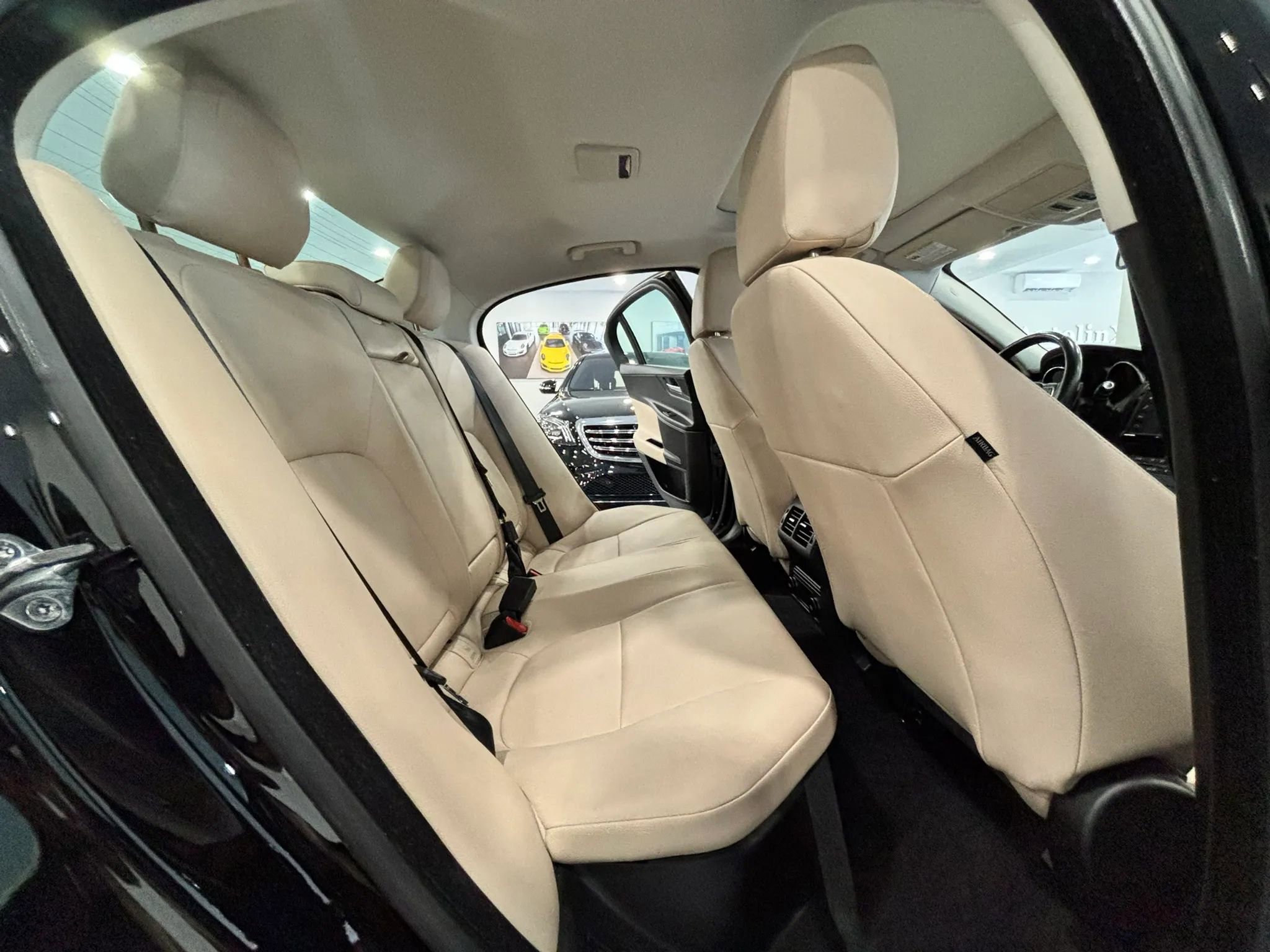 Used 2017 Jaguar XE Premium RWD image 18