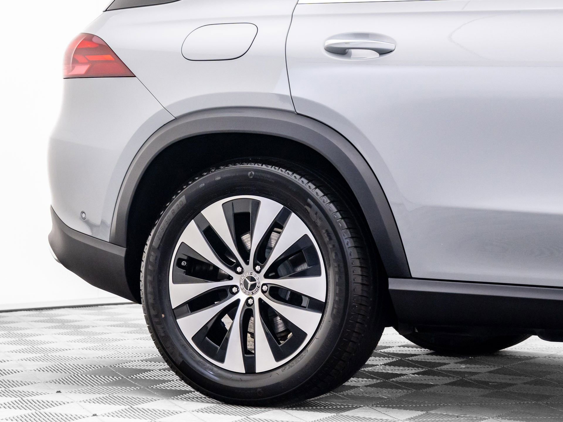 Certified 2024 Mercedes-Benz GLE 350 4MATIC w/ Driver Assistance Package image 38