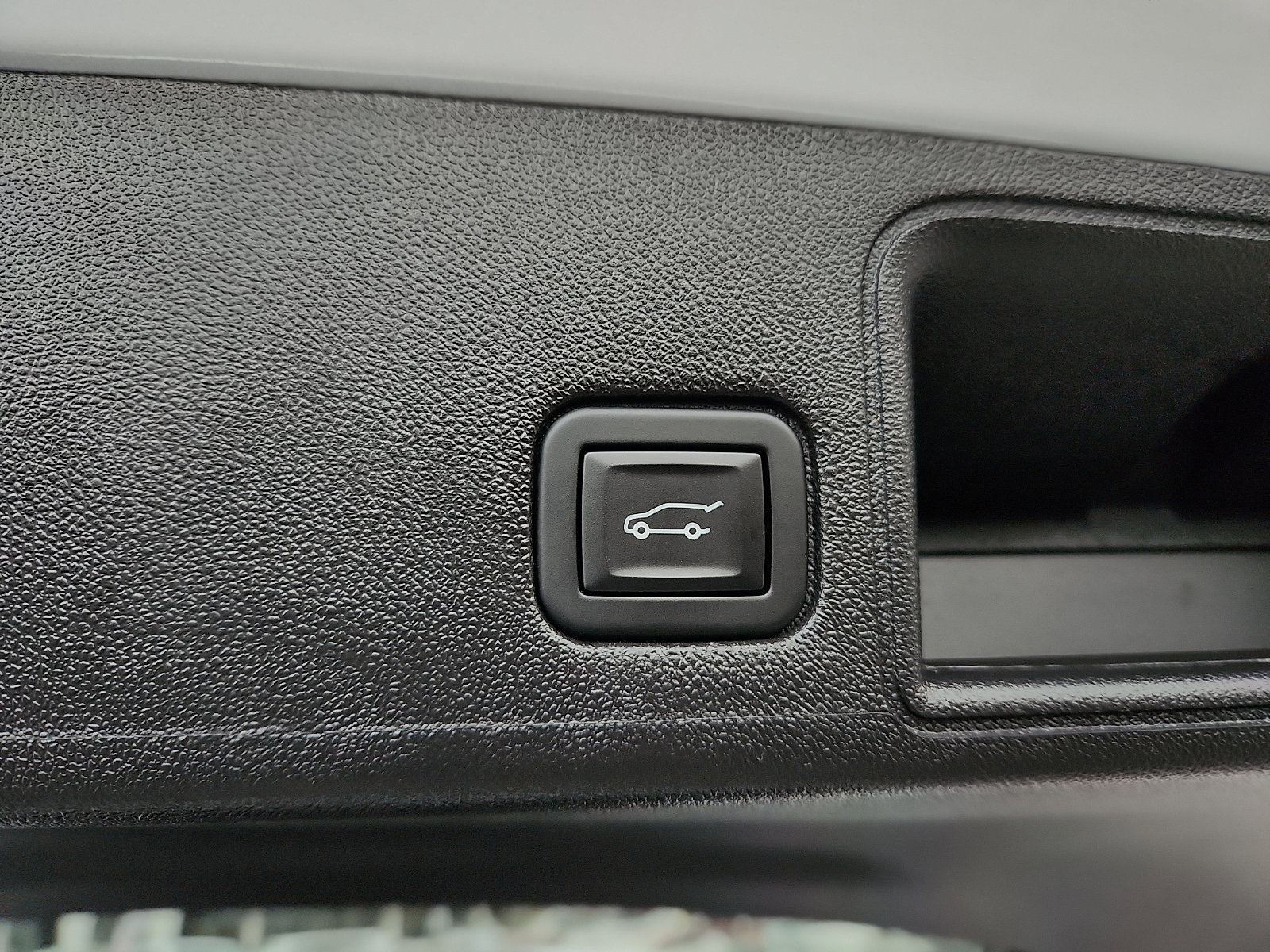 Used 2024 GMC Terrain SLT w/ Infotainment Package II image 36