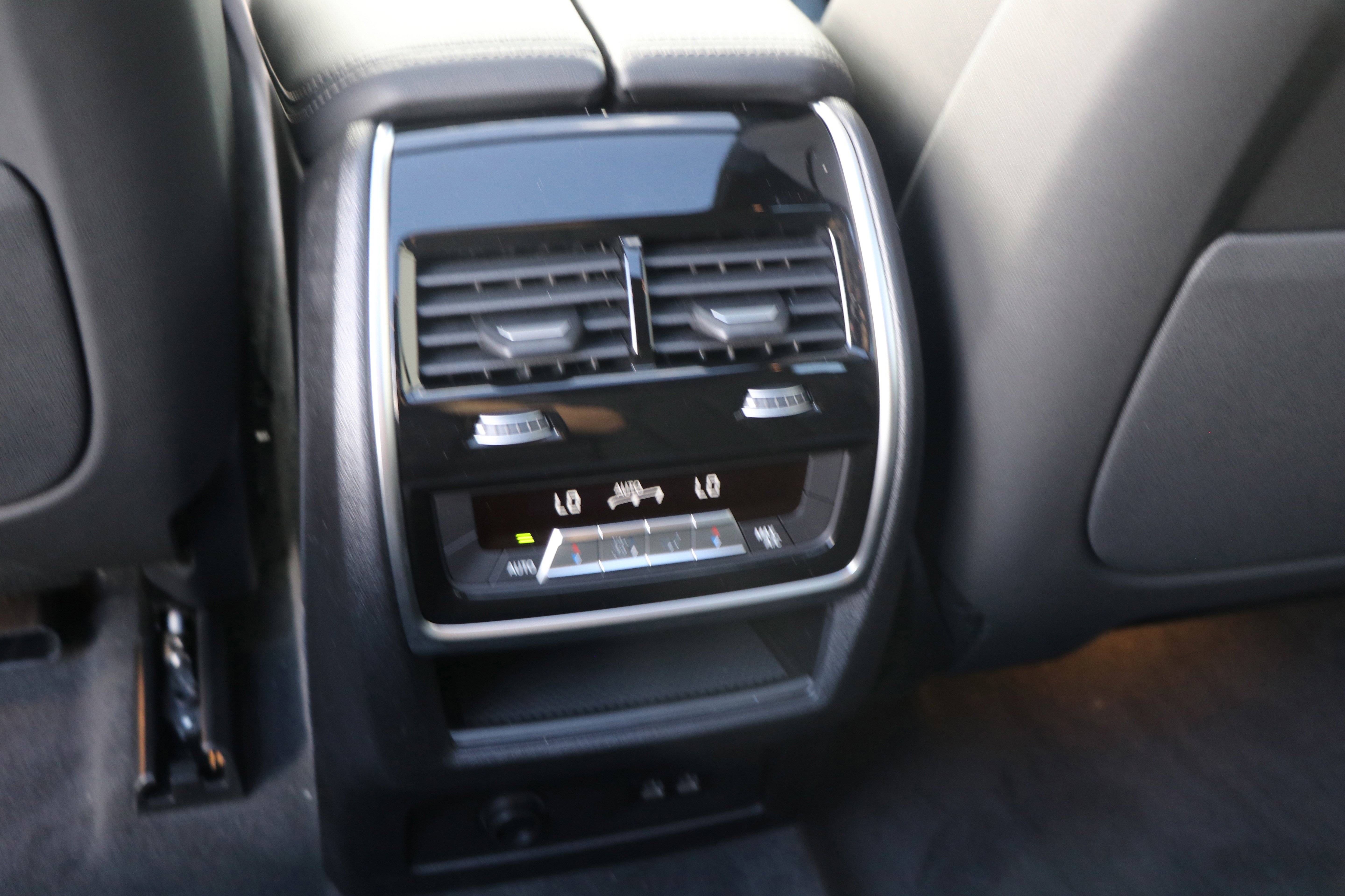 Used 2026 BMW X5 xDrive50e w/ Parking Assistance Package image 32