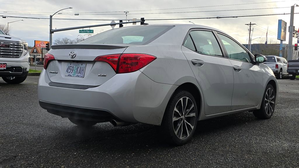 Used 2017 Toyota Corolla XSE image 3