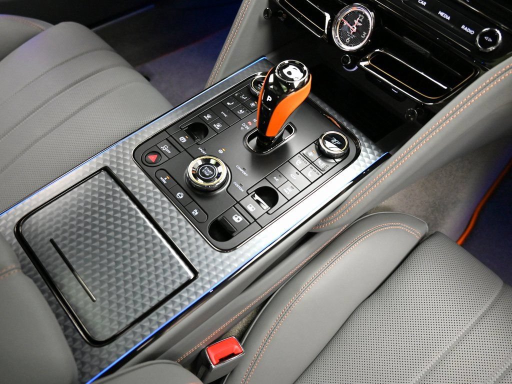 Used 2025 Bentley Flying Spur Plug-In Hybrid AWD/4WD image 26