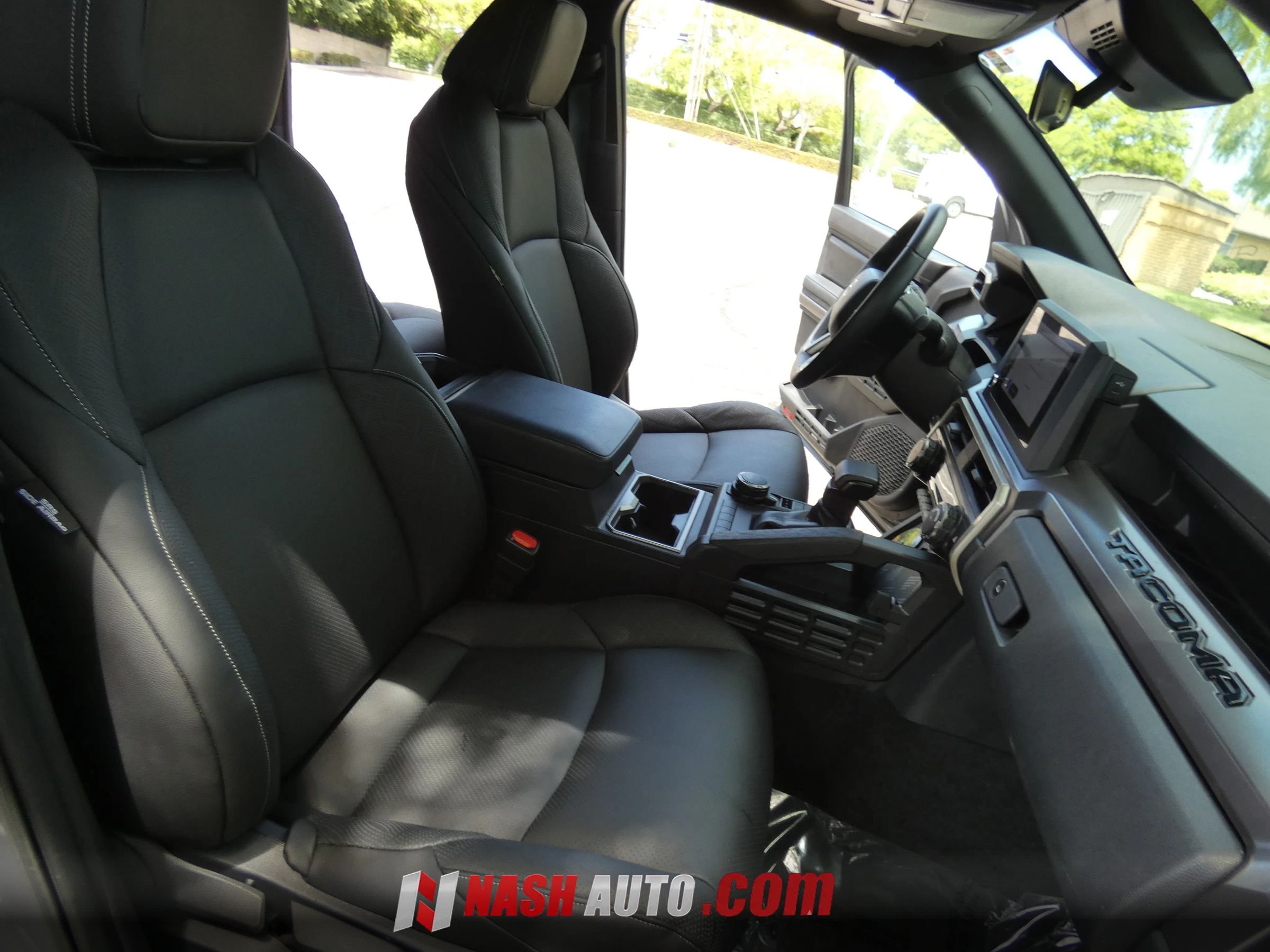 Used 2025 Toyota Tacoma TRD Sport AWD/4WD image 38