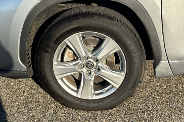 Used 2023 Toyota Highlander LE image 45