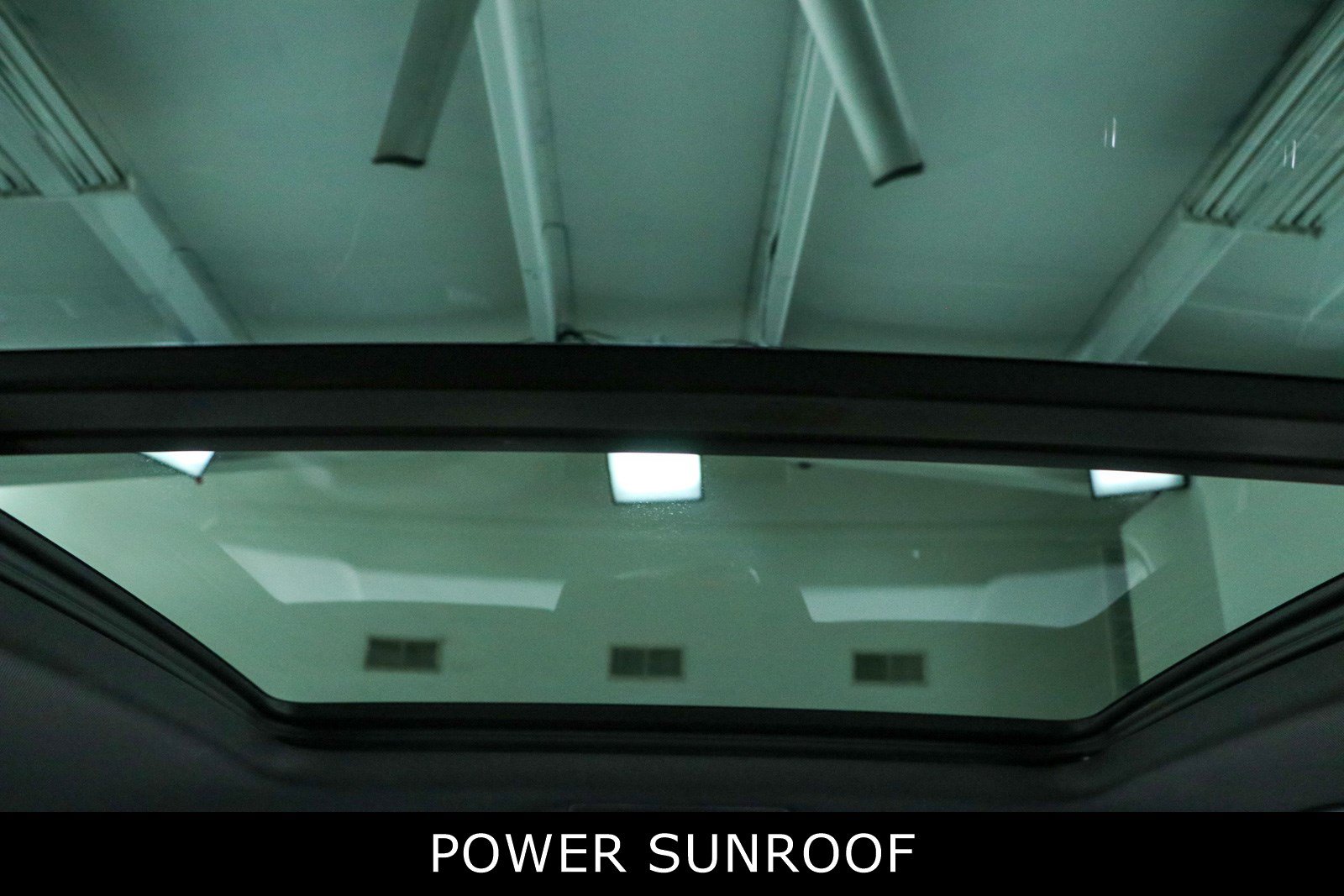 Used 2021 Volkswagen Atlas Cross Sport SE w/ Panoramic Sunroof Package FWD image 22