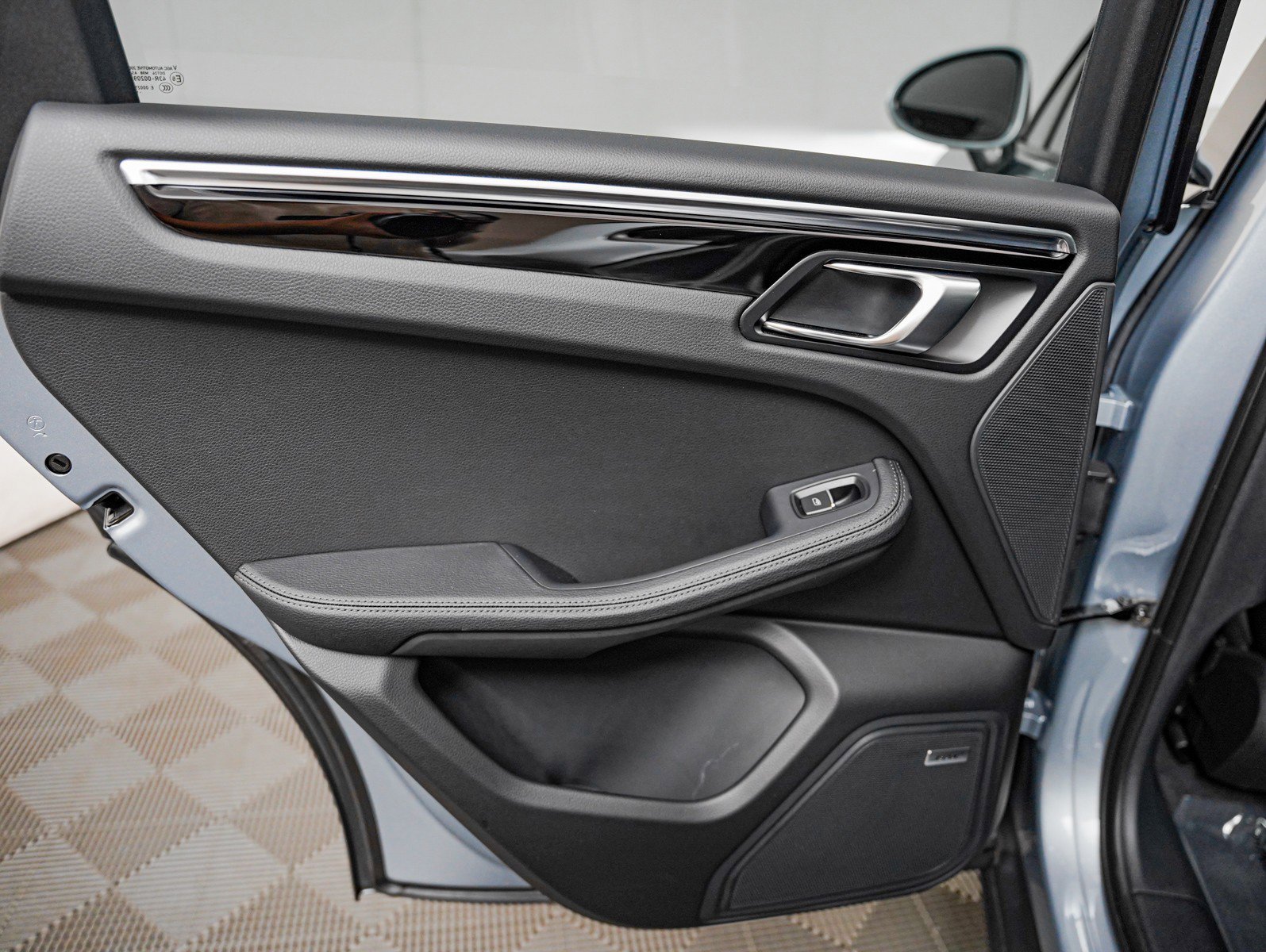 Certified 2026 Porsche Macan AWD/4WD image 27