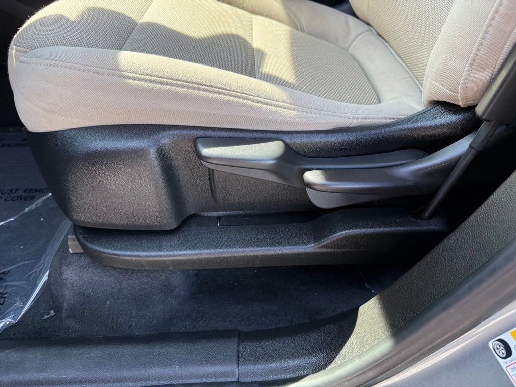 Used 2023 Chevrolet Traverse LS FWD image 6