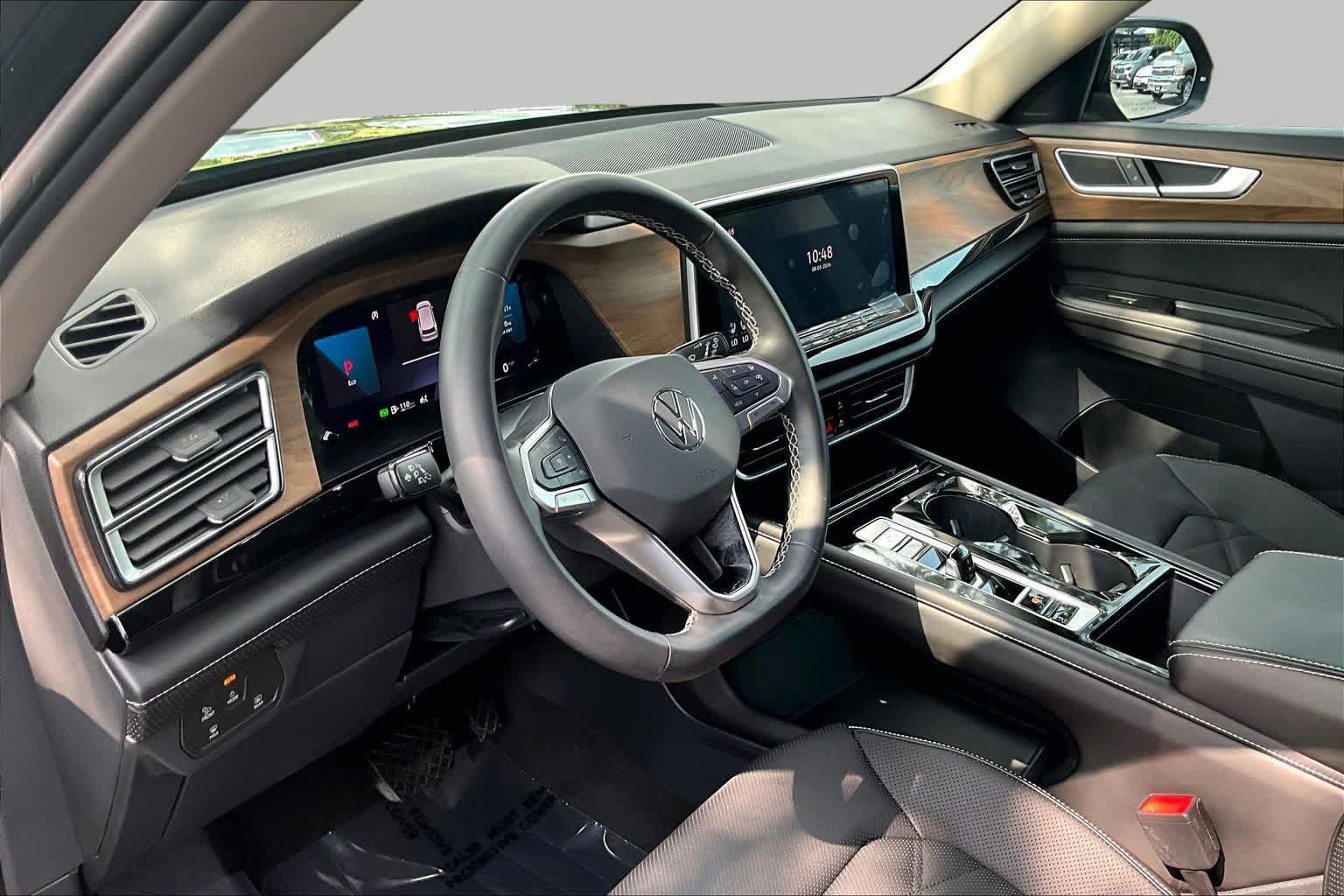 Certified 2024 Volkswagen Atlas SE FWD image 18