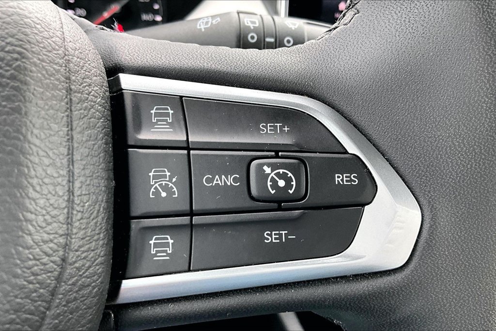 Used 2025 Jeep Compass Limited AWD/4WD image 17