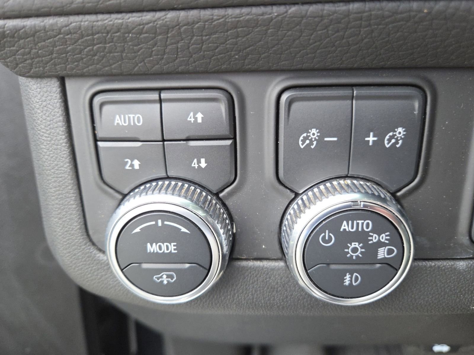 Used 2023 GMC Yukon XL Denali w/ Denali Reserve Package image 6