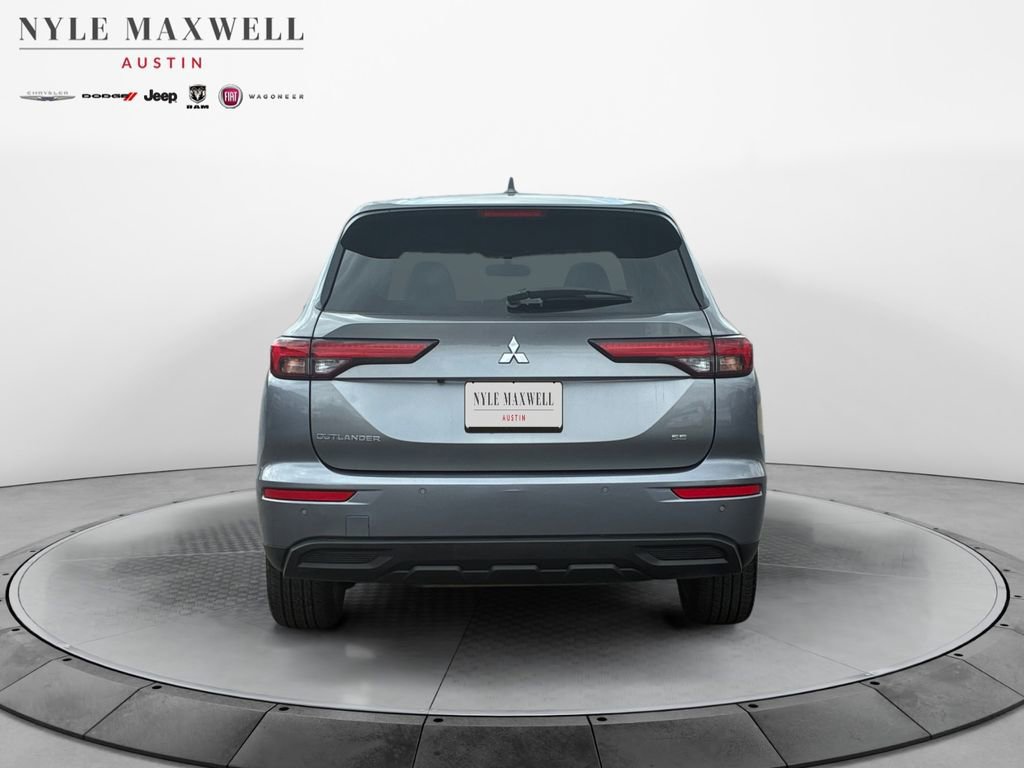 Used 2024 Mitsubishi Outlander SE image 15