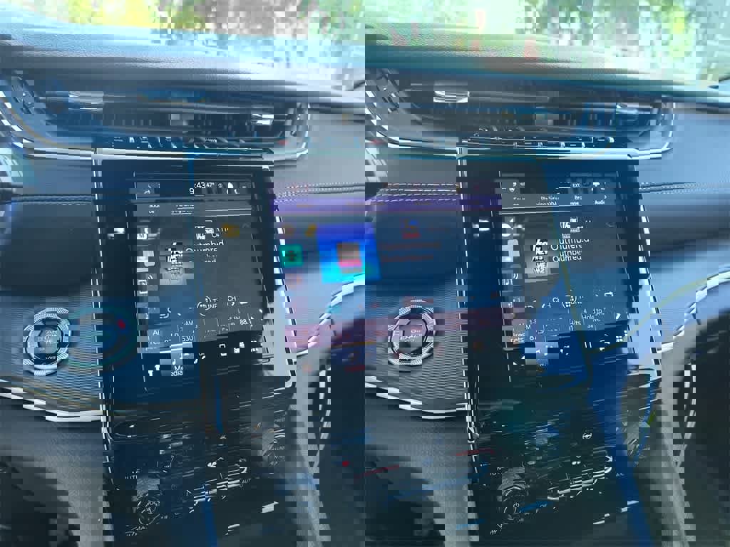 New 2025 Jeep Grand Cherokee Laredo X w/ Luxury Tech Group I image 16