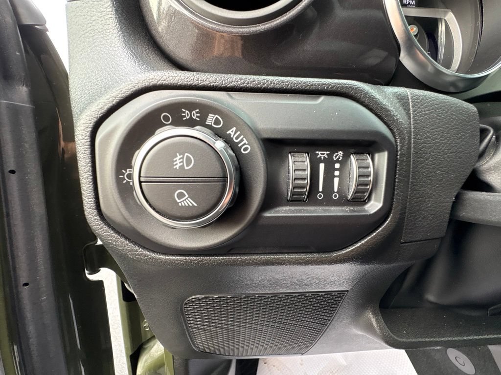 Used 2022 Jeep Gladiator Sport AWD/4WD image 19