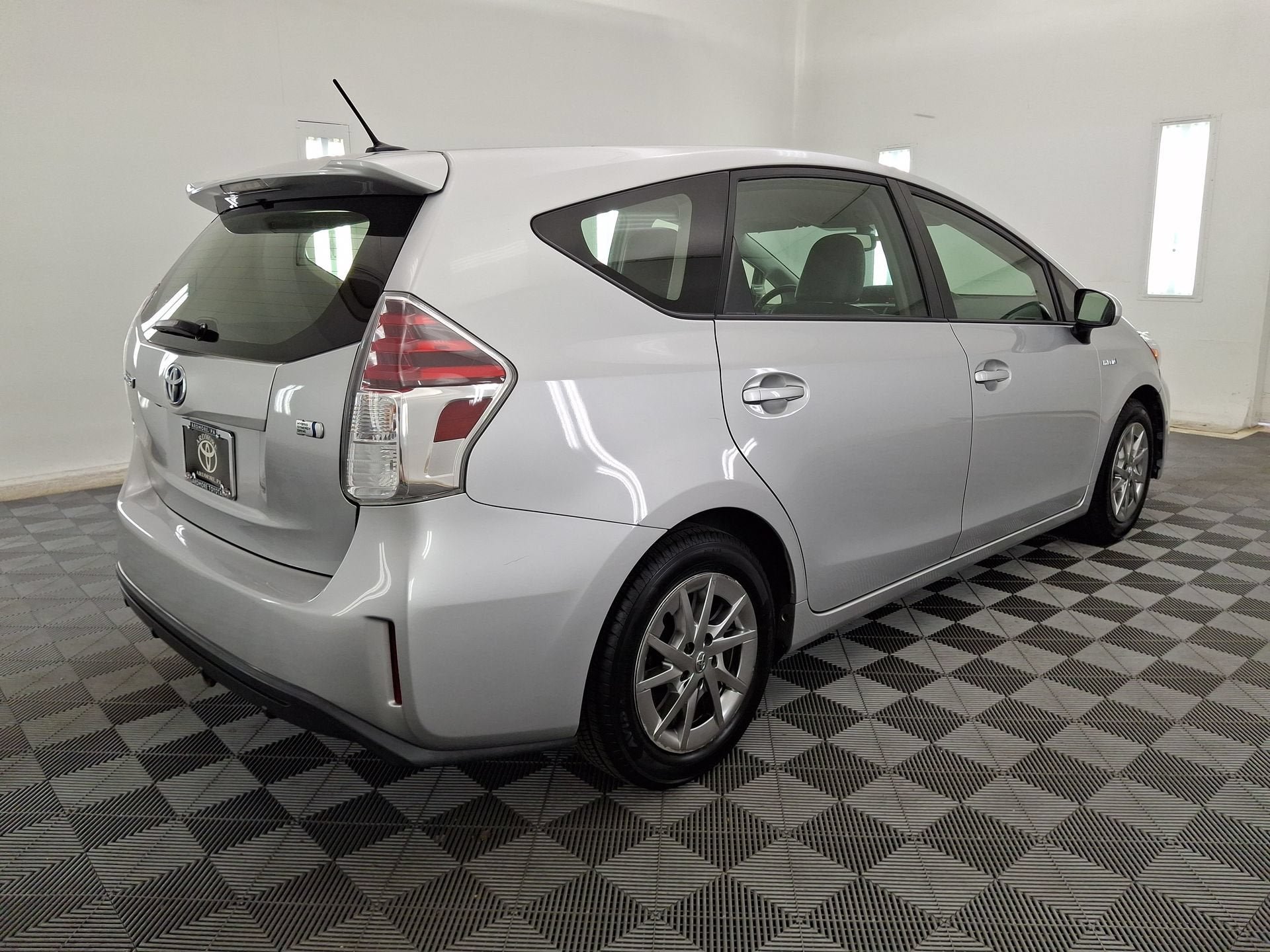 Used 2017 Toyota Prius V Four w/ Carpet Mat Package FWD image 25