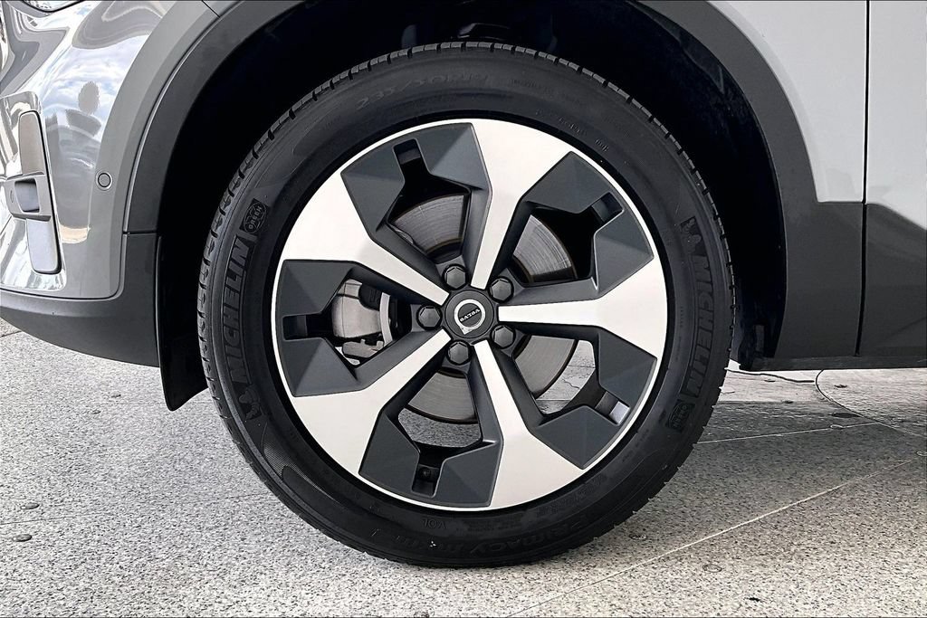 Used 2024 Volvo XC40 B5 Plus AWD/4WD image 10