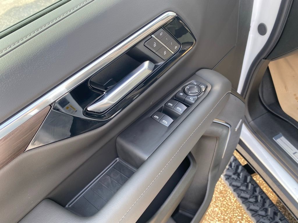 New 2026 Chevrolet Suburban Z71 w/ Comfort Package image 10