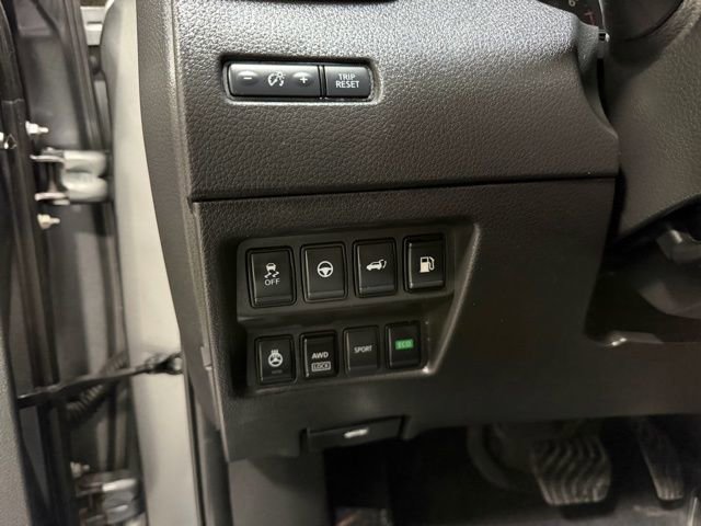 Used 2020 Nissan Rogue SV w/ Premium Package image 19