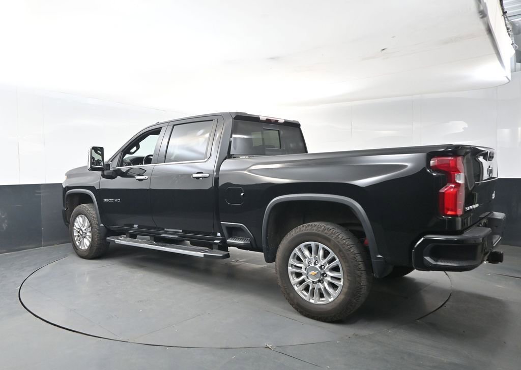 Used 2023 Chevrolet Silverado 3500 High Country w/ Technology Package AWD/4WD image 3