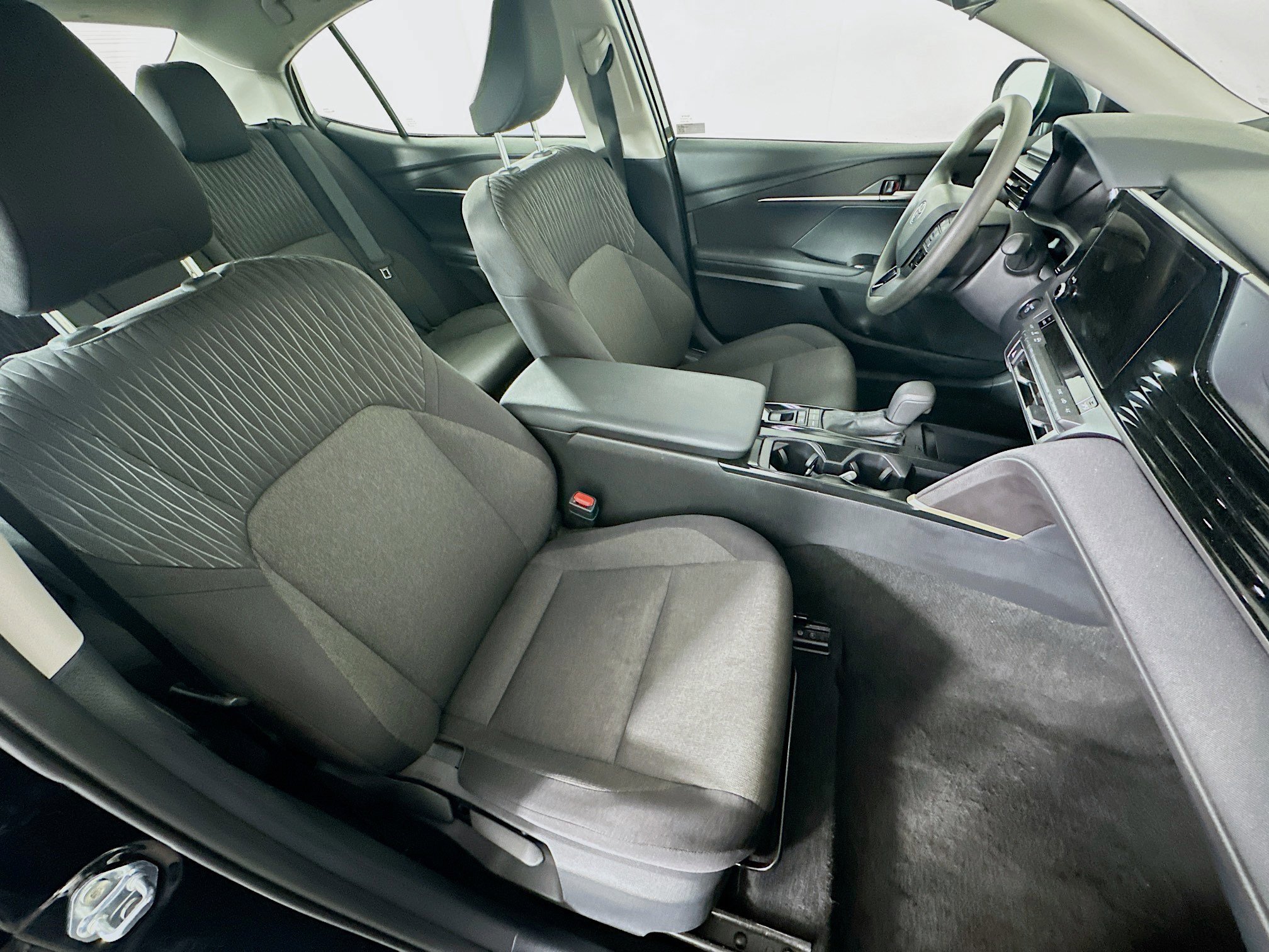 Used 2025 Toyota Camry LE image 31