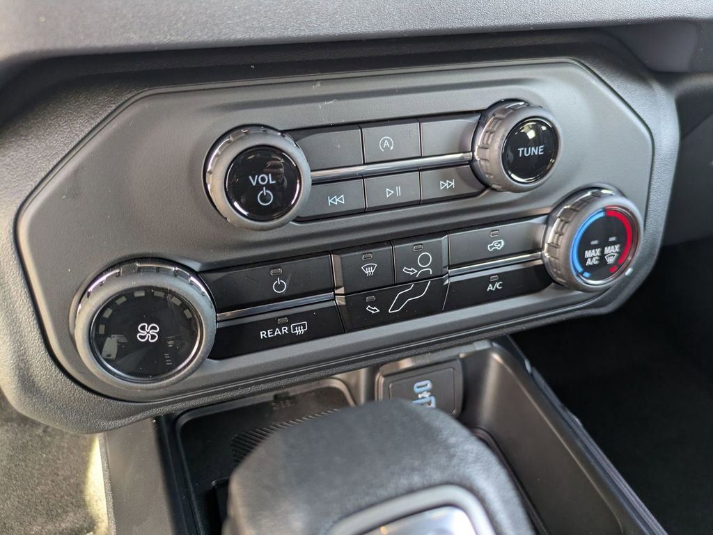 New 2025 Ford Bronco 4-Door image 33