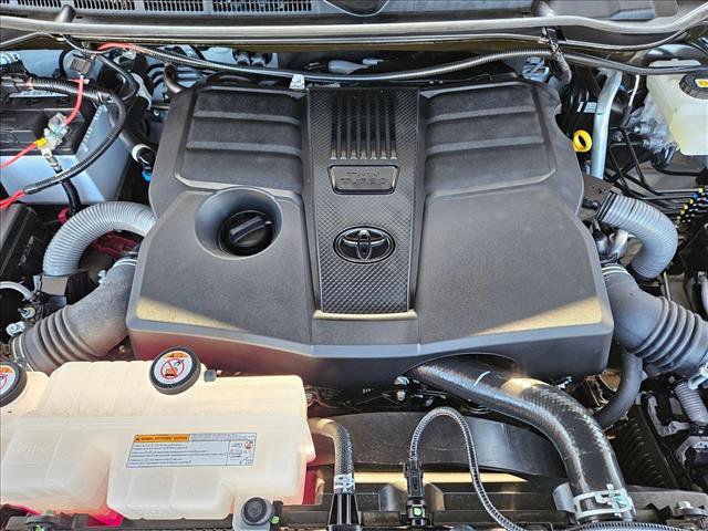 Used 2025 Toyota Tundra Platinum w/ TRD Off-Road Package AWD/4WD image 26