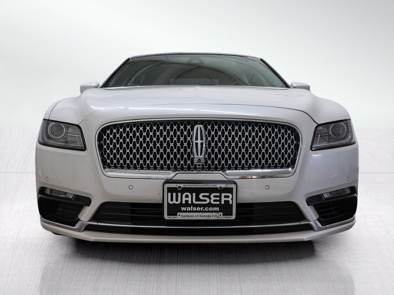 Used 2017 Lincoln Continental Reserve AWD/4WD image 2
