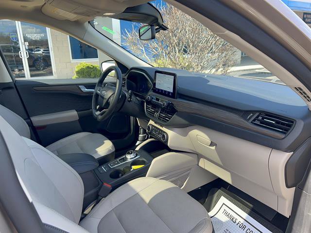 Used 2020 Ford Escape Titanium w/ Titanium Premium Package 2.0 AWD/4WD image 15