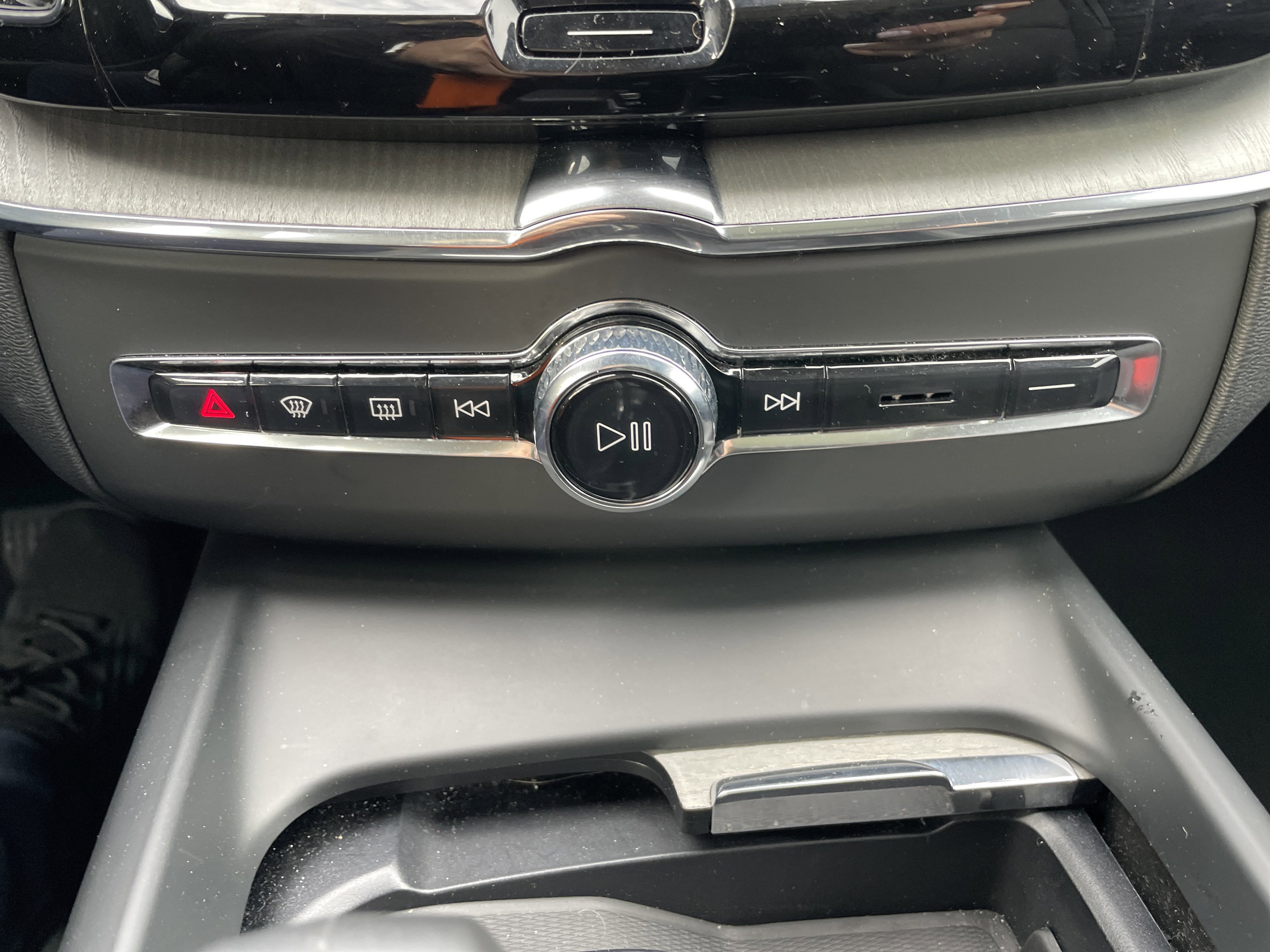 Used 2025 Volvo XC60 B5 Plus image 51