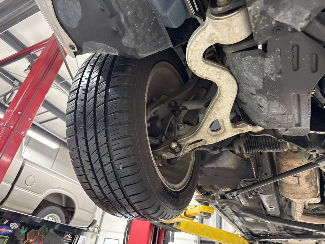 Used 2004 Ford Thunderbird image 11