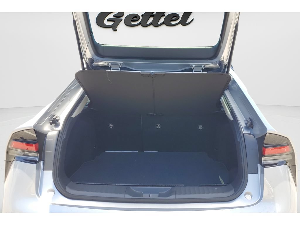 Used 2025 Toyota Prius LE FWD image 10
